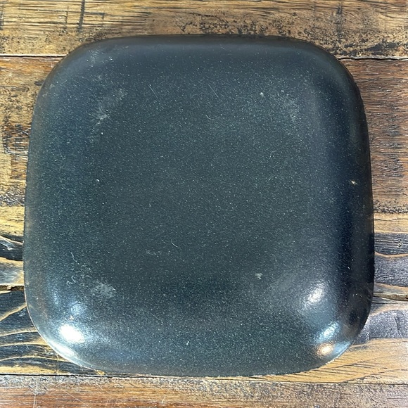 Fun sunflower metal plate with raised centre. Edges appear copper. - Picture 3 of 12